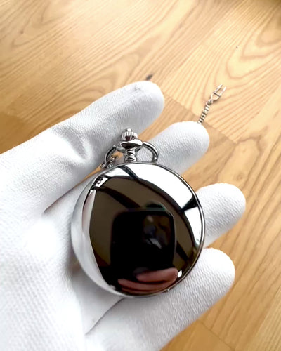 Klassinen taskukello, jossa on kaksoiskansi, manuaalinen, hopeanvärinen