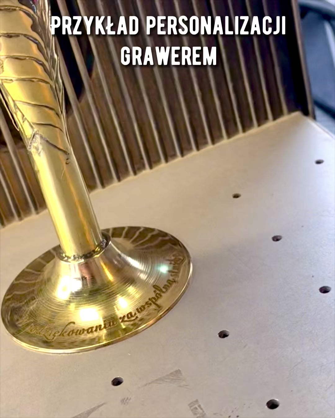 "Duch Käsityötä" -pikari puhvelinsarvesta ja messingistä – käsintehty Intiassa, 22 cm, mahdollisuus personointiin kaiverruksella lahjaksi