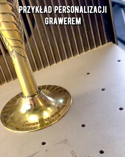 "Duch Käsityötä" -pikari puhvelinsarvesta ja messingistä – käsintehty Intiassa, 22 cm, mahdollisuus personointiin kaiverruksella lahjaksi