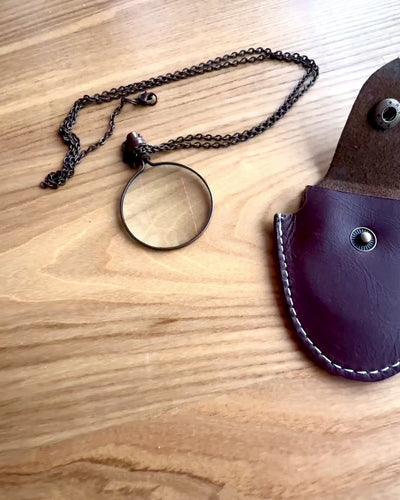 Vintage Look - Lasinen Suurennuslasi Nahkaisella Koteloilla, mahdollisuus personointiin kaiverruksella