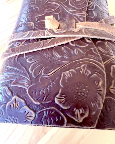 Nahkainen Premium-muistikirja "Luonnon Eleganssi" - 200 sivua, 120g, muistikirja, luonnoslehtiö, 2 väriä valittavana, personointi kaiverruksella