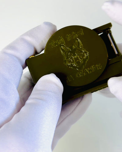 Korkean tarkkuuden vedenpitävä kompassi armeijan vihreässä värissä – Luotettava suunnistuksessa, kaiverrusmahdollisuus