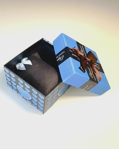 Miesten Kvartsikello Läpinäkyvällä Kellotaululla - Klassinen Eleganssi Modernissa Muodossa musta ranneke. Personointi kaiverruksella