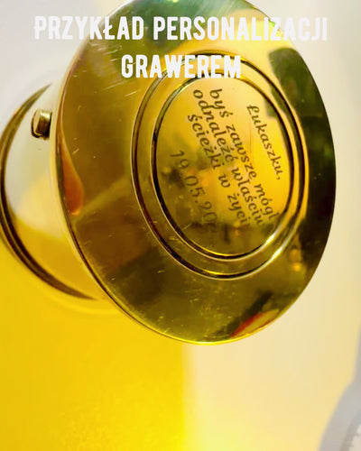 Matkailijan Kompassi "Auringonnousun Rumpu" – mahdollisuus personoida kaiverruksella