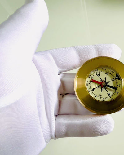 Messinkinen klassinen kompassi kaiverrusmahdollisuudella – 5 cm
