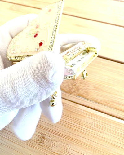 Tyylikäs korurasia "Mini Fortepiano - klassiset ruusut" - kaiverrusmahdollisuudella lahjaksi