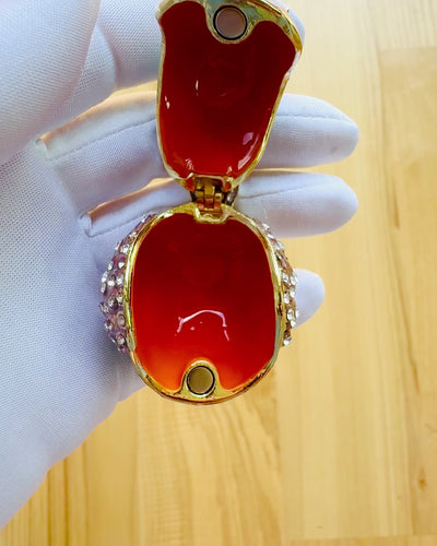 "Värikäs Varpunen Kaiverruksella - Ihastuttava Aarrelaatikko"