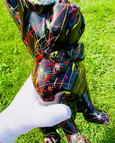 Kolorowy Psiak Artystyczny - Käsinmaalattu ranskanbulldoggi, personointi kaiverruksella, ihanteellinen lahjaksi