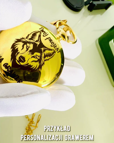 Kultaisen värinen vintage-tyylinen taskukello kaiverrusmahdollisuudella