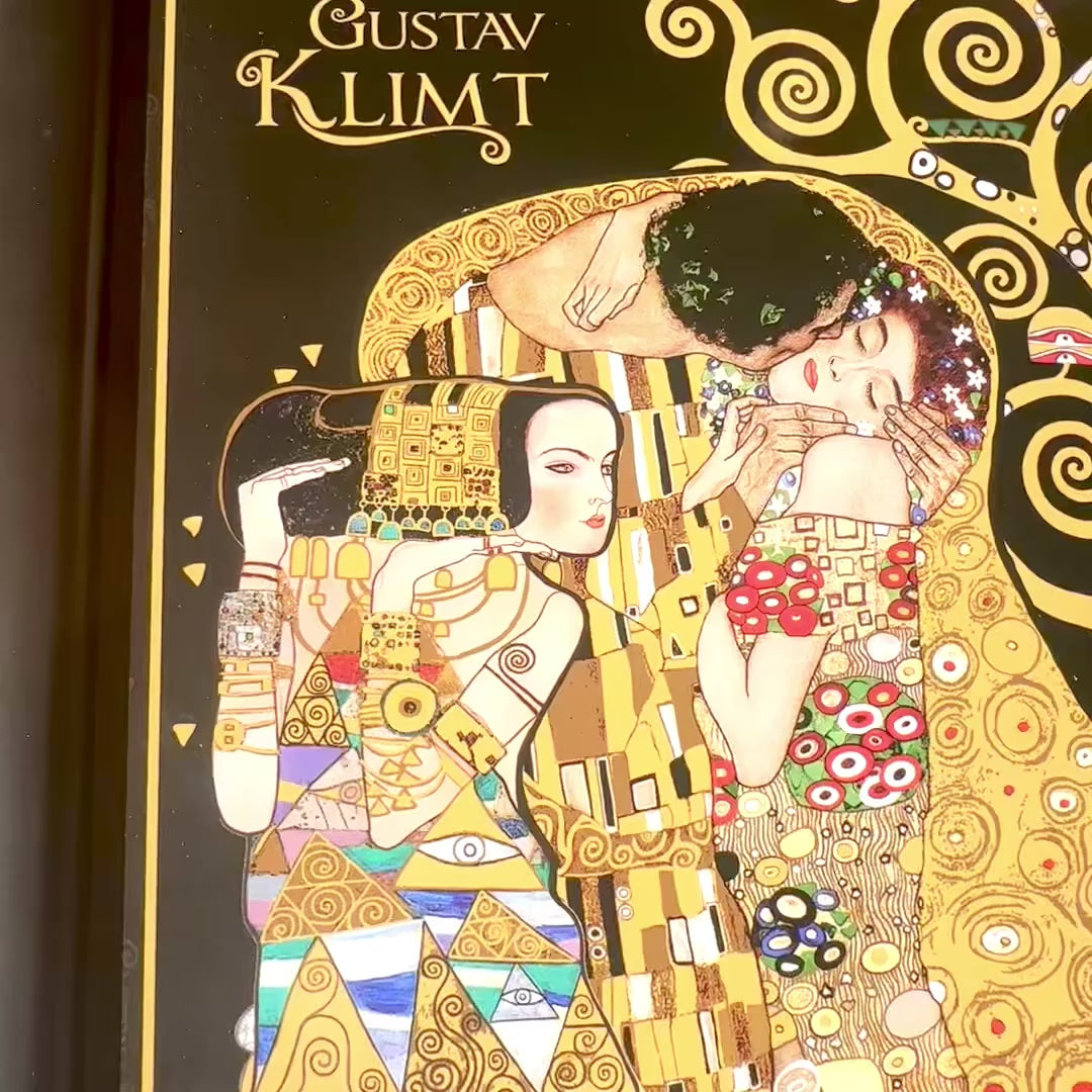 G. Klimti „Kollaažiga” sülearvutialus (CARMANI), isikupärastatava graveeringuga, ideaalne kingitus, mõõtmed 30.5x40.5cm, stiilne ja mugav sülearvuti kasutamiseks süles