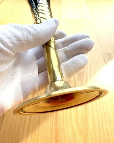 "Duch Käsityötä" -pikari puhvelinsarvesta ja messingistä – käsintehty Intiassa, 22 cm, mahdollisuus personointiin kaiverruksella lahjaksi