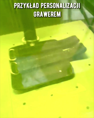 'Musta Pantteri -suojus kävelykepille kaiverrusmahdollisuudella - Käsintehty luonnonnahasta'