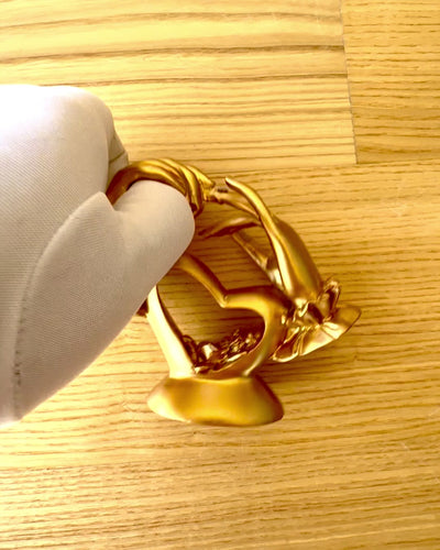 "Rakkauden kosketus" -figuuri, 10 cm korkea, kaiverrusmahdollisuus lahjaksi