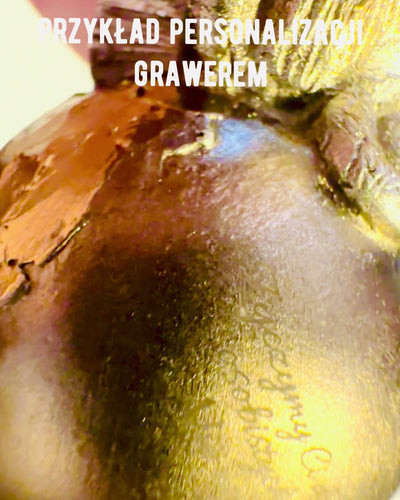 Oikeuden jumalattaren patsas – Taiteellinen koriste hyllylle, hartsikäsityö, personointi kaiverruksella