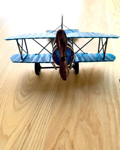 Metallinen Blue Baron -lentokonemalli – retro, lahjaksi, kaiverrusmahdollisuudella