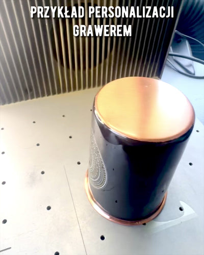 Kuparisarja Mandala – Pullo 1L + 2 Kuppia Kotelo, mahdollisuus personointiin kaiverruksella lahjaksi