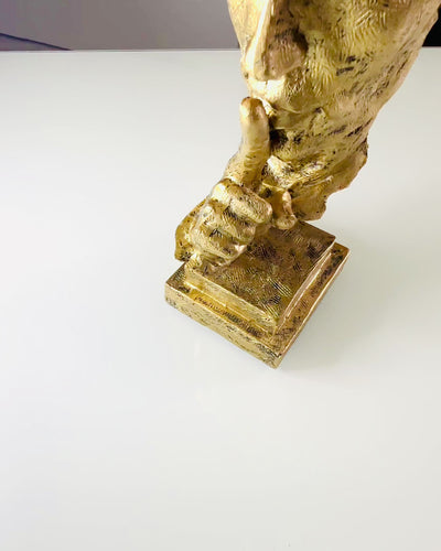 Pohdiskeleva Mies – Abstrakti Patsas Modernissa Tyylissä