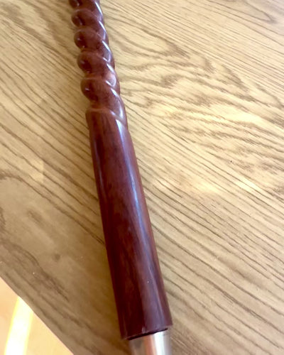 Kävelykeppi - WIKING taistelunuijan muotoisella päällä, mahdollisuus personointiin kaiverruksella lahjaksi