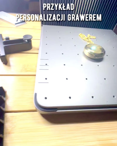 Kultaisen värinen Kompassi Seikkailu – Tyylikäs Löytöjen Navigaattori