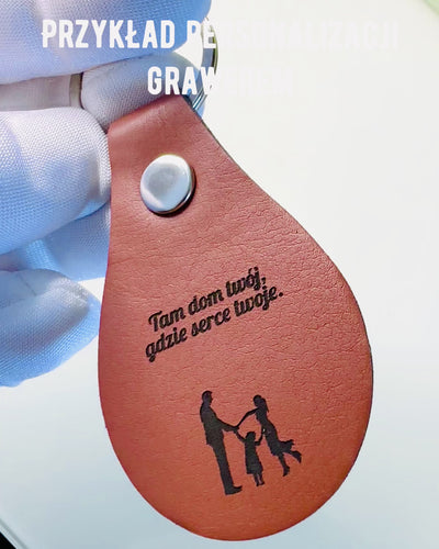 PU-nahkainen avaimenperä, jossa mahdollisuus personointiin kaiverruksella - Saatavilla 5 värissä