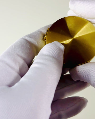 Retrotyylinen navigointikompassi – Kannettava ja tarkka suunnanmääritysinstrumentti matkailijoille ja löytöretkeilijöille. Kaiverrus, personointi.