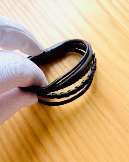 "StyleTwist"-rannekoru personoidulla kaiverruksella