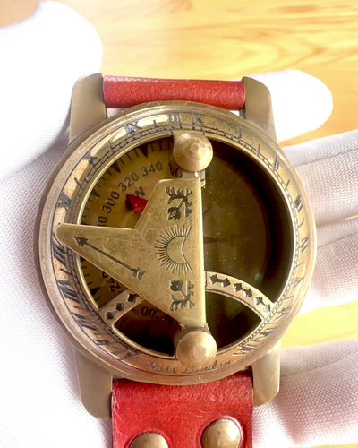 Aurinkokello kompassilla - Käsintehty, Aito Käsityö, kaiverrusmahdollisuus