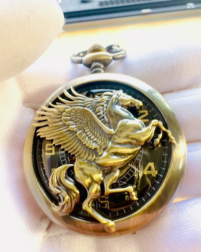 Taskukello "Equus Tempus" - Väri: Kupari, Hevosen teema, mahdollisuus personointiin kaiverruksella