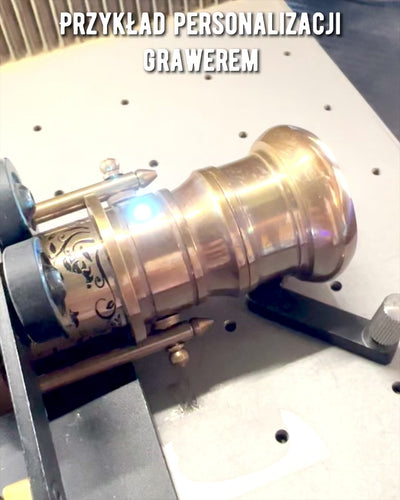 Navigator-keppi 2.0 kompassilla ja piilotetulla kaukoputkella, mahdollisuus personointiin kaiverruksella lahjaksi