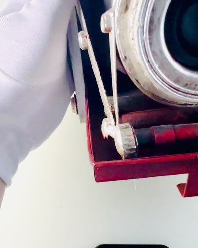 Vintage Vision: Koristeellinen Retro-kamera Kaiverrusmahdollisuudella