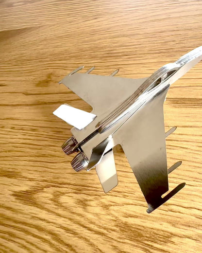 Metallinen Hävittäjämalli "SkyRaptor" – ruostumaton teräs, personoitu kaiverrus lahjaksi
