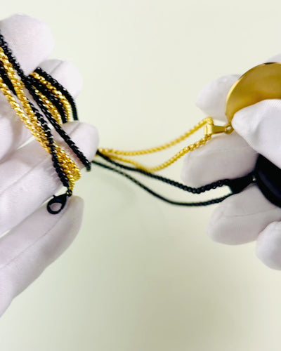 Riipus "Urban Elegance" – Pyöreä Medaljonki Ruostumattomasta Teräksestä Kahdessa Värissä, Mahdollisuus Personointiin