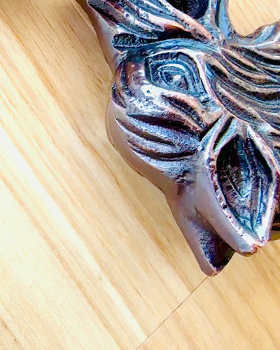 Laska Spacerowa Wolf - Intialainen Mangopuu Mahdollisuudella Kaiverrukseen, ruskea kultaiset koristelut