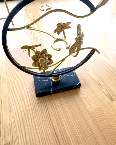 "Elegancki Owad" -viiniteline - pullolle ja laseille, korkeus 33 cm, mahdollisuus personoida kaiverruksella lahjaksi