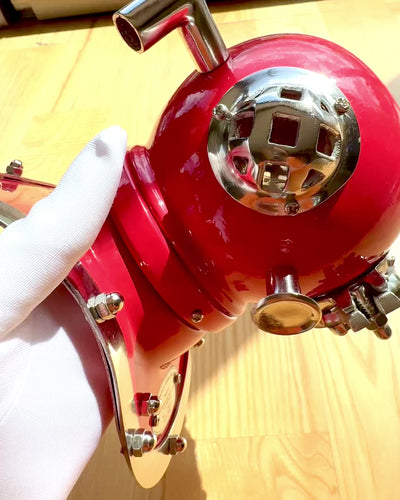 Syvyyksien Löytäjän Kypärä - Keräilijän Erikoispainos Kaiverrusmahdollisuudella, 35 cm, lahja palomiehelle tai sukeltajalle