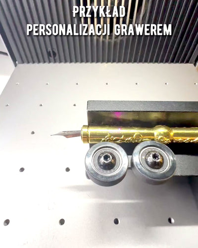 Eksklusiivinen kalligrafiasetti, kastettava mustekynä ja mustesetti, personointi kaiverruksella