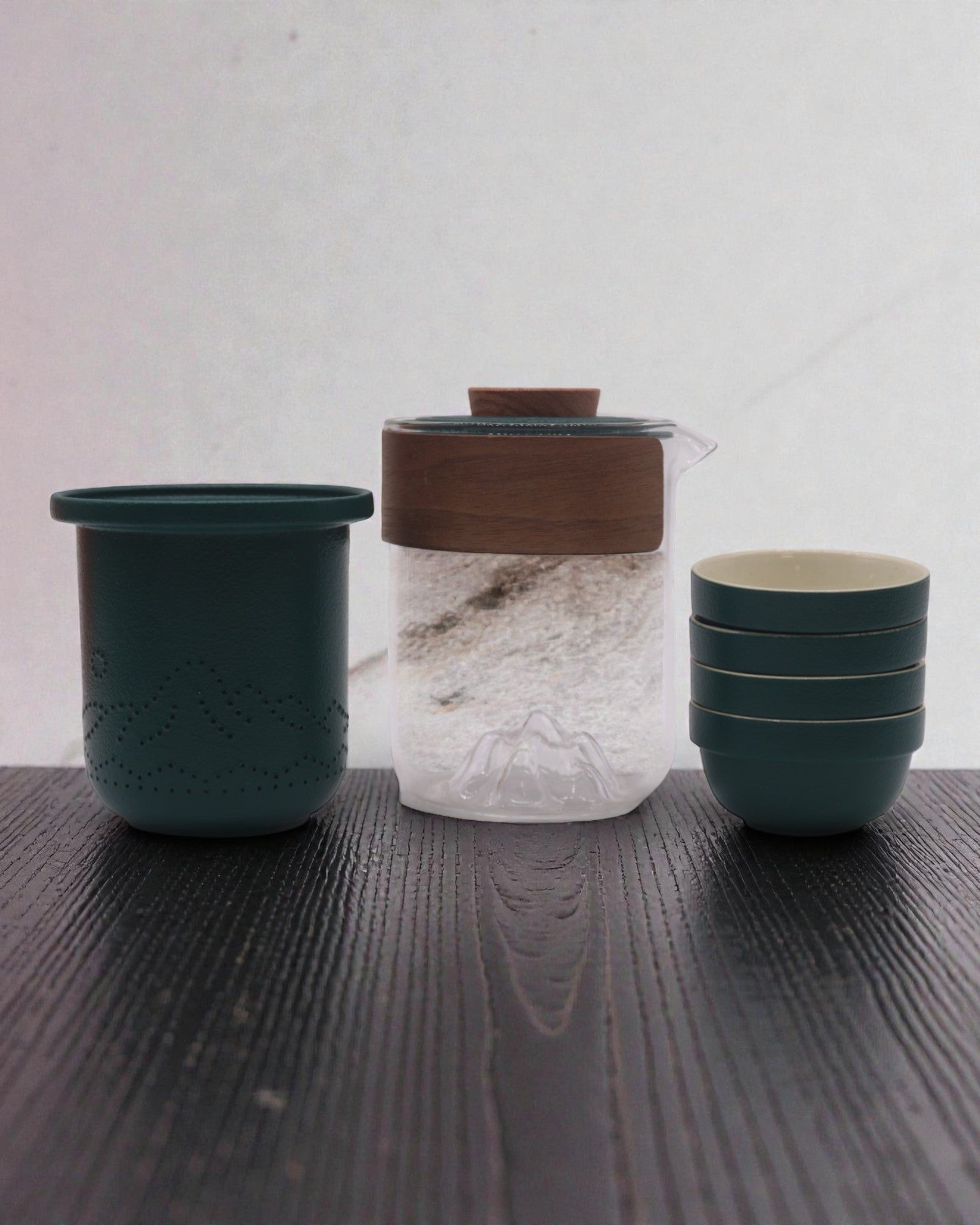 Vuoristoretki – retkeilyyn tarkoitettu teesetti, 4 kuppia