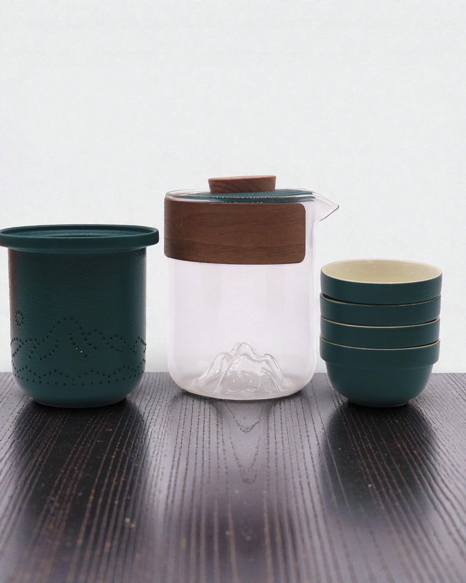 Vuoristoretki – retkeilyyn tarkoitettu teesetti, 4 kuppia