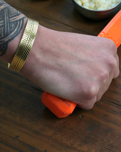 Tiibetiläinen messinkirannekoru Kultainen lehti – Leveä tribal