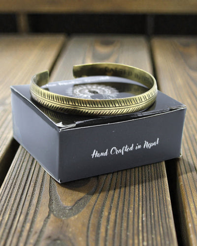 Tiibetiläinen messinkirannekoru Hienovarainen luonto – Kapea lehti