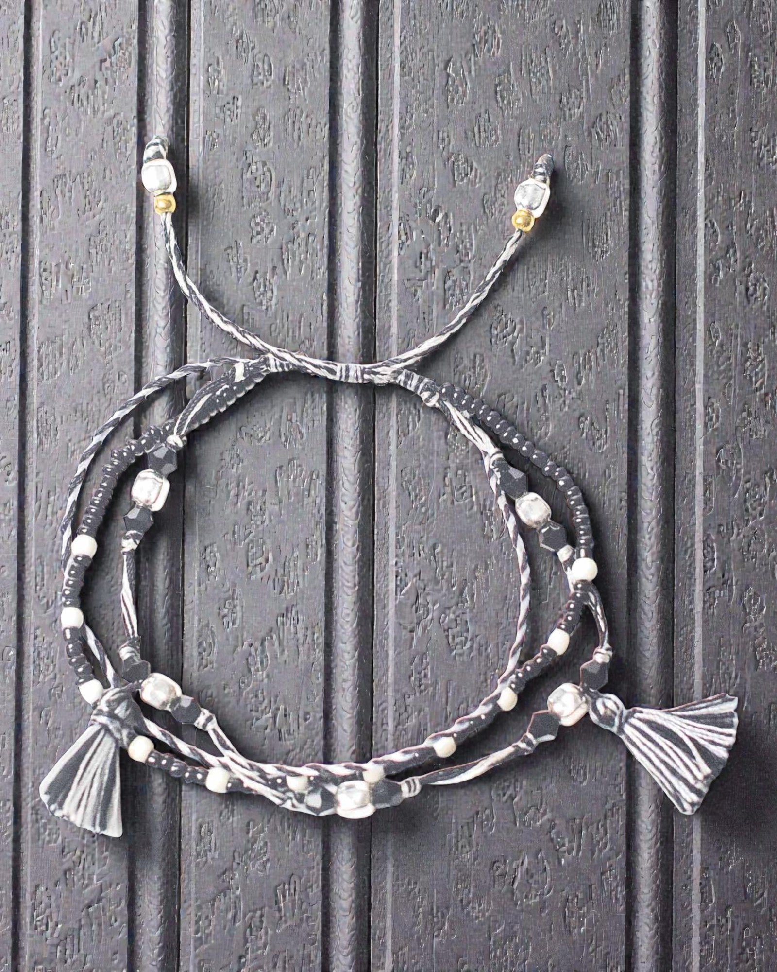 Temppelirannekoru, nyörinen Yin Yang – Luonnon tasapaino