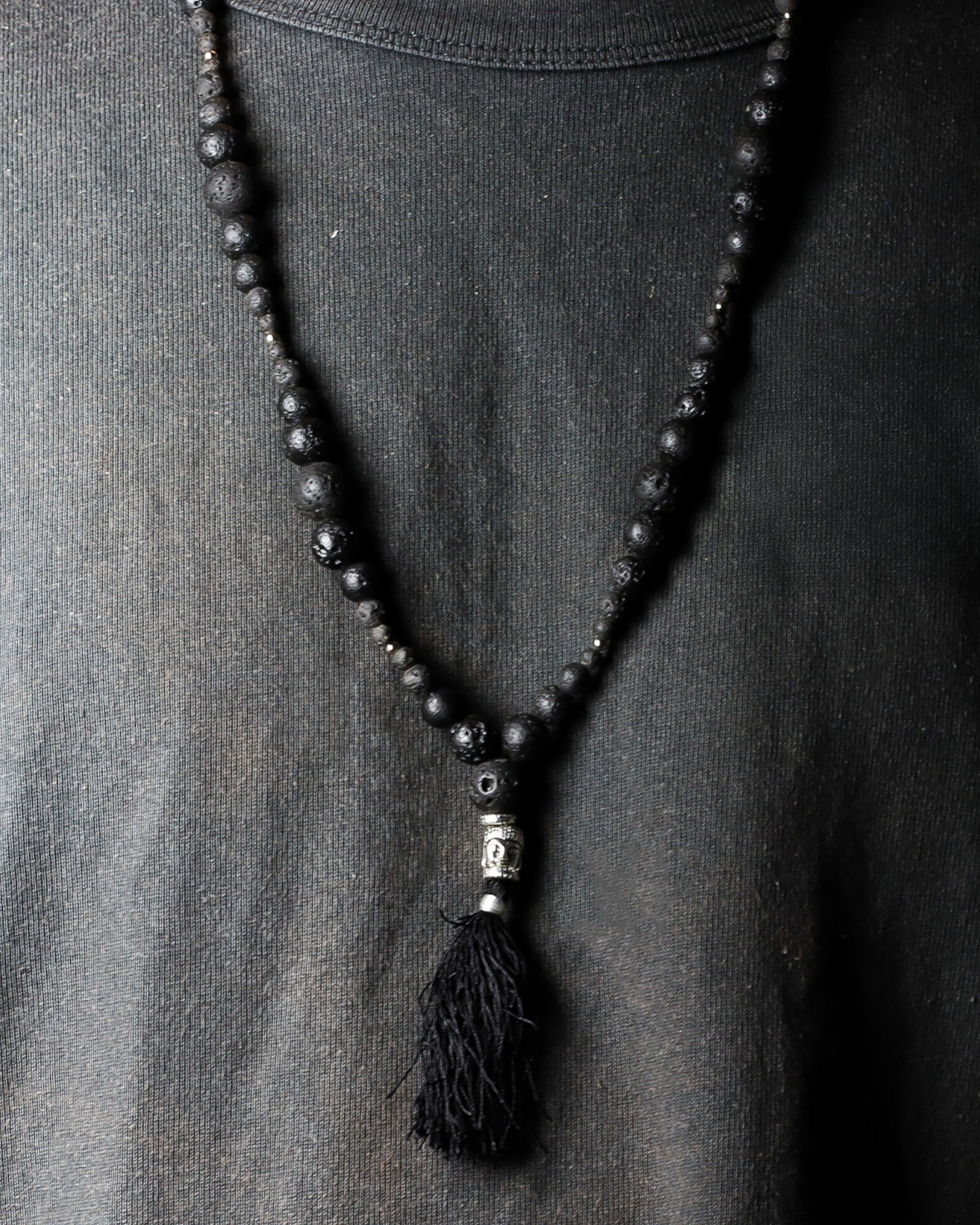 Kaulakoru Tulivuoren olemus – maadoittava energia