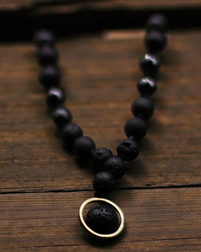 Kaulakoru Tulivuoren olemus – Uudestisyntyminen ja uudistuminen